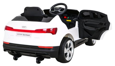Audi E-Tron Sportback dla dzieci Biały + Pilot + Napęd 4x4 + Wolny Start + Radio MP3 + LED Audi E-Tron Sportback dla dzieci Biały + Pilot + Napęd 4x4 + Wolny Start + Radio MP3 + LED