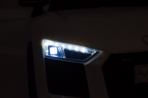 Audi R8 na akumulator dla dzieci Biały + Pilot + EVA + Wolny Start + MP3 LED Audi R8 na akumulator dla dzieci Biały + Pilot + EVA + Wolny Start + MP3 LED