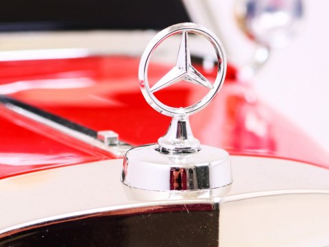 Mercedes Benz Retro 540A dla dzieci Czerwony + Tryb "Rodzica" + Pilot + Panel audio + LED Mercedes Benz Retro 540A dla dzieci Czerwony + Tryb "Rodzica" + Pilot + Panel audio + LED