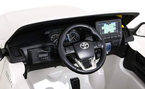 Toyota Hilux na akumulator dla dzieci Biały + Napęd 4x4 + Pilot + 2 bagażniki + Radio MP3 + LED Toyota Hilux na akumulator dla dzieci Biały + Napęd 4x4 + Pilot + 2 bagażniki + Radio MP3 + LED