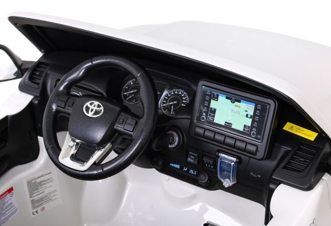 Toyota Hilux na akumulator dla dzieci Biały + Napęd 4x4 + Pilot + 2 bagażniki + Radio MP3 + LED Toyota Hilux na akumulator dla dzieci Biały + Napęd 4x4 + Pilot + 2 bagażniki + Radio MP3 + LED