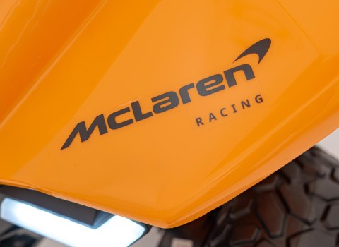 Quad McLaren Racing MCL 35 dla dzieci Pomarańczowy + Pilot + Wolny Start + EVA + Audio LED Quad McLaren Racing MCL 35 dla dzieci Pomarańczowy + Pilot + Wolny Start + EVA + Audio LED