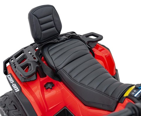 Quad Can Am Outlander ATV z Pilotem Czerwony Quad Can Am Outlander ATV z Pilotem Czerwony