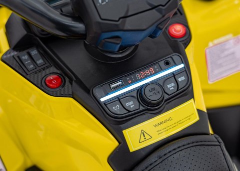 Quad Can Am Outlander ATV z Pilotem Żółty Quad Can Am Outlander ATV z Pilotem Żółty