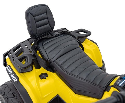 Quad Can Am Outlander ATV z Pilotem Żółty Quad Can Am Outlander ATV z Pilotem Żółty