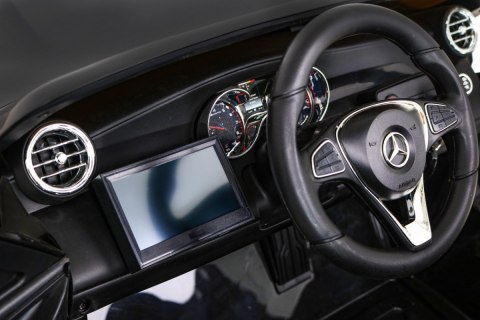 Auto Mercedes GLC 63S Czarne - SUV dla dzieci + Napęd 4x4 Auto Mercedes GLC 63S Czarne - SUV dla dzieci + Napęd 4x4