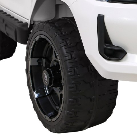 Toyota Hilux na akumulator dla dzieci Biały Pickup + Napęd 4x4 + Pilot + 2 bagażniki Toyota Hilux na akumulator dla dzieci Biały Pickup + Napęd 4x4 + Pilot + 2 bagażniki