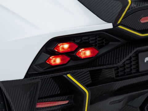 Pojazd Lamborghini Invencible Biały Pojazd Lamborghini Invencible Biały